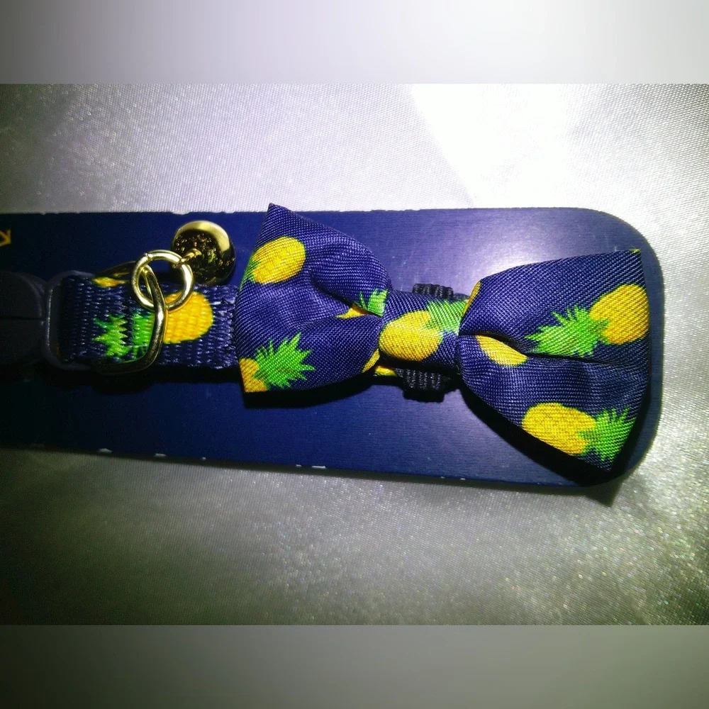 Youly the gourmet Pineapple Bowtie Cat Collar (M/L)